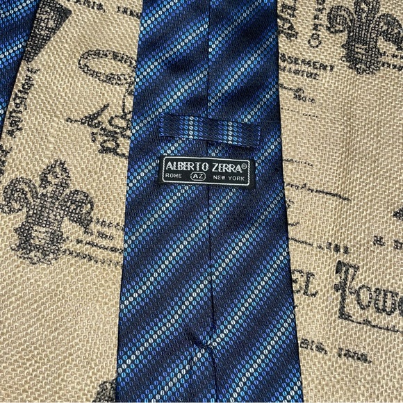 Alberto Zerra Blue/White Print Silk Tie One Size 

Excellent Condition - Picture 7 of 10
